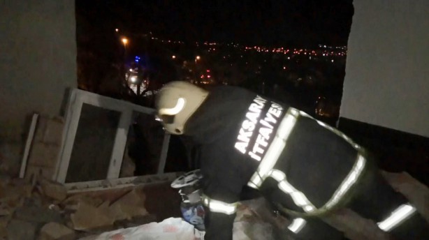 Foto - Sıkışan gaz bomba gibi patladı! Evin duvarları yıkıldı