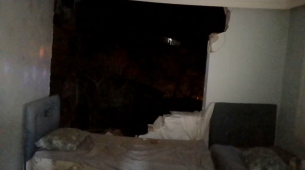 Foto - Sıkışan gaz bomba gibi patladı! Evin duvarları yıkıldı