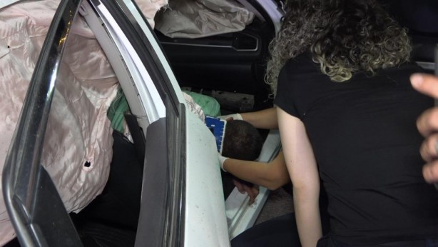 Foto - Sıkışan sürücü için zamanla yarıştılar