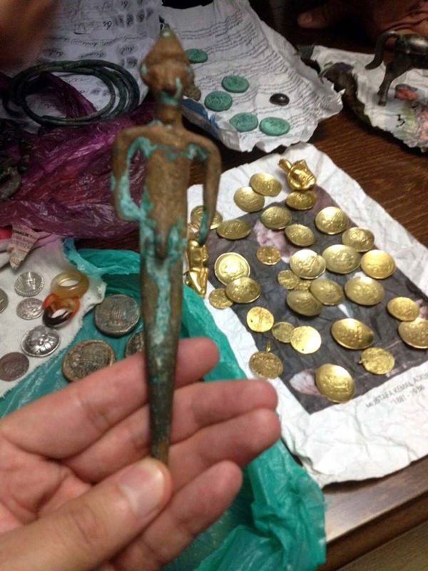 Foto - Silah ararken, tarihi eser buldular