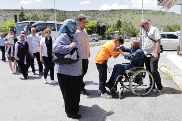 Silah arkadaşları 33 yıl sonra ziyarete geldi