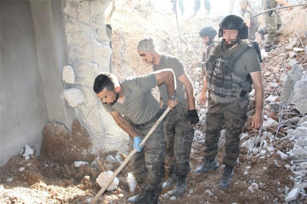 Foto - Silahlarını saklayıp da teslim olmuşlar