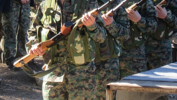 Foto - Silahlı çatışmaların ortasında büyüyen çocuk askerler!