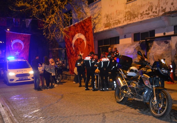 Silahlı kavga ihbarına giden polislere sürpriz kutlama