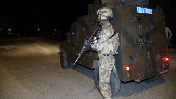 Foto - Silahlı saldırganlara şok baskın!