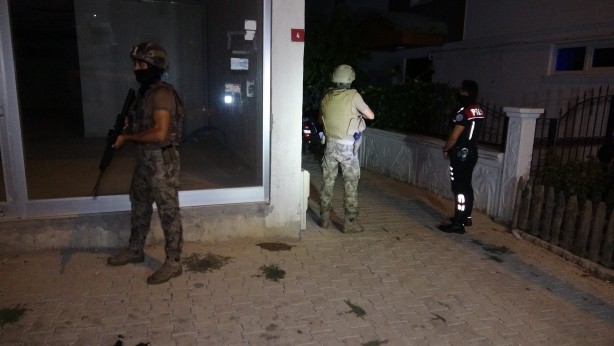Foto - Silahlı saldırganlara şok baskın!