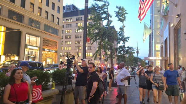 Silahlı saldırıya uğrayan eski Başkan Trump'ın destekçileri New York'ta toplanıyor