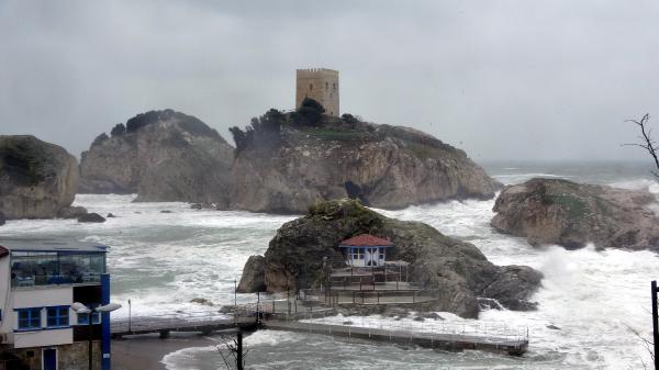 Şile ve Karaburun sahilinde dev dalgalar