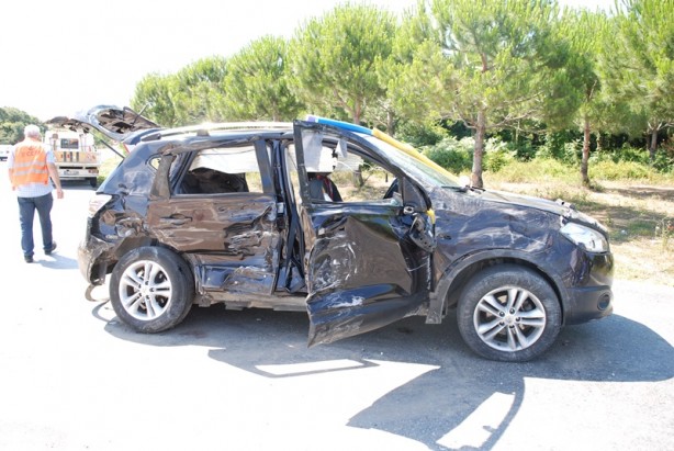 Foto - Şile'de hafriyat kamyonunun çarptığı otomobildeki 4 kişi yaralandı