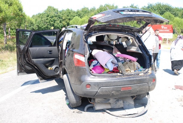 Foto - Şile'de hafriyat kamyonunun çarptığı otomobildeki 4 kişi yaralandı