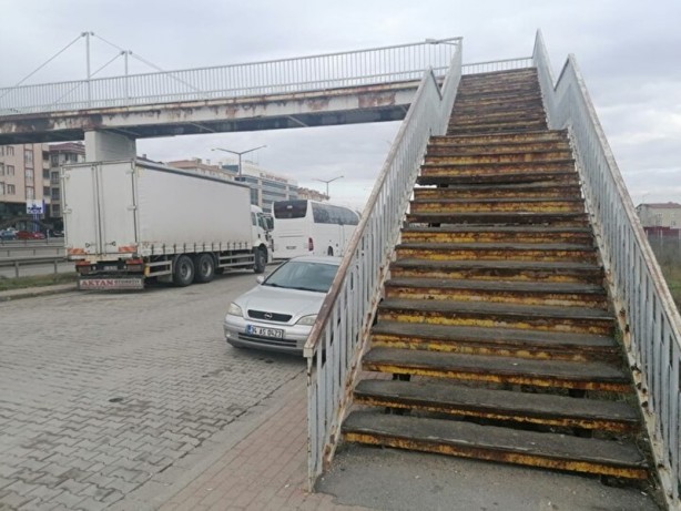 Foto - Silivri’de çürüyen üst geçidin çökme tehlikesi var