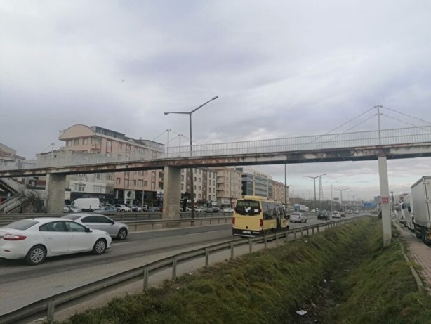 Silivri’de çürüyen üst geçidin çökme tehlikesi var