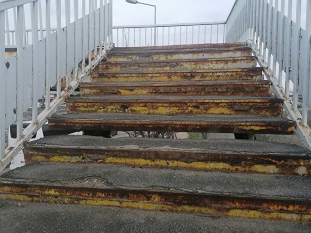 Foto - Silivri’de çürüyen üst geçidin çökme tehlikesi var