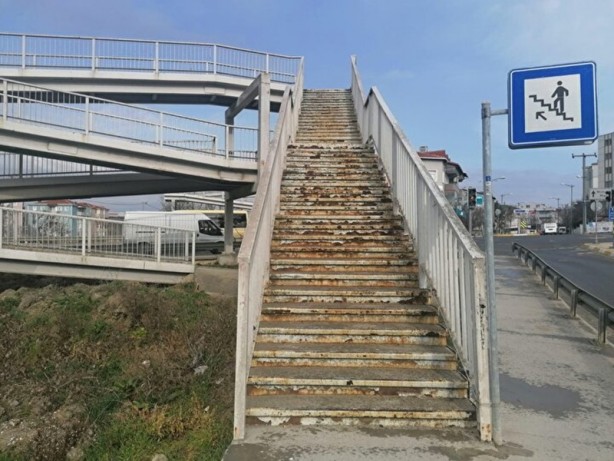 Foto - Silivri’de çürüyen üst geçidin çökme tehlikesi var