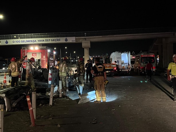 Foto - Silivri’de hafif ticari araç bariyere çarptı