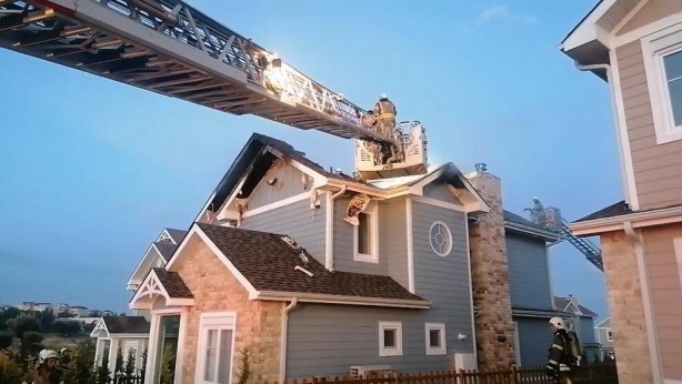 Silivri'de lüks villa cayır cayır yandı