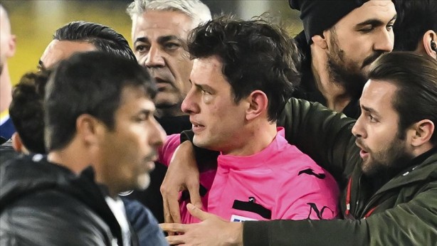 Foto - Şimdi de saldırın da görelim! Hakeme saldırıya yeni cezalar! TFF, Futbol Disiplin Talimatı'nda değişiklik yaptı!