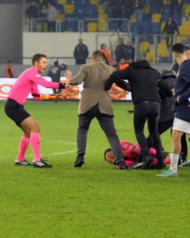Foto - Şimdi de saldırın da görelim! Hakeme saldırıya yeni cezalar! TFF, Futbol Disiplin Talimatı'nda değişiklik yaptı!