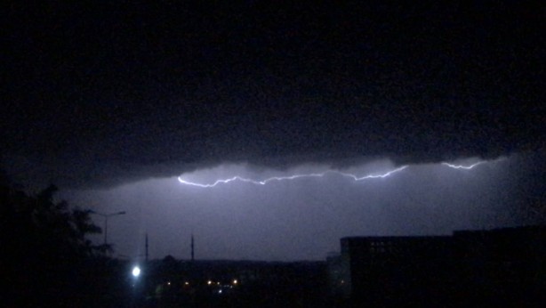 Foto - Şimşekler geceyi aydınlattı