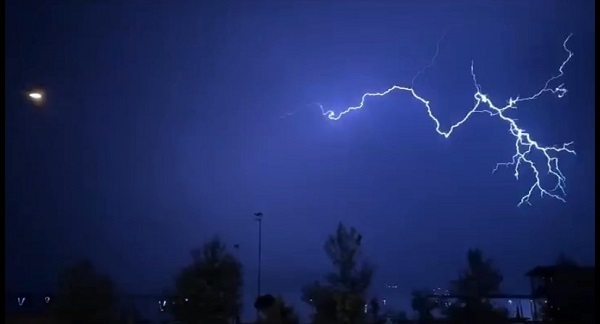 Foto - Şimşekler geceyi aydınlattı