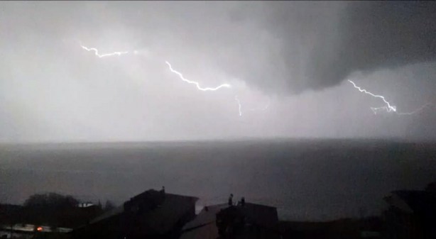 Foto - Şimşekler geceyi gündüze çevirdi