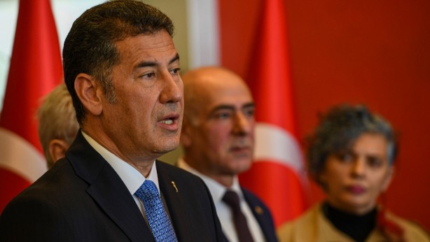 Foto - Sinan Oğan, 27 bin liralık atkı mı takıyor? Fiyatı gündem oldu! Flaş açıklama geldi