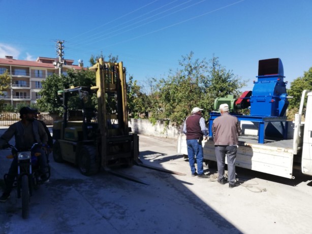 Foto - Sındırgı’da kök boya bitkileri toprakla buluşuyor