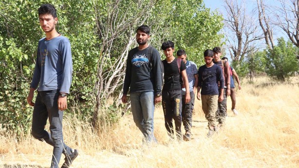 Foto - Sınır hattında dikkat çeken taktik! Türk SİHA'larına yakalanmamak için bakın ne yapıyorlar