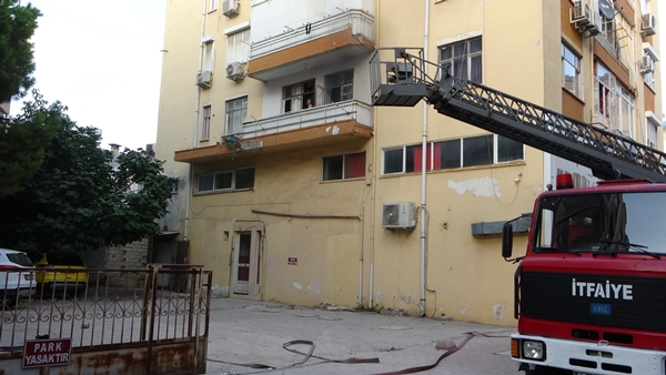 Foto - Sinir krizi geçiren kadın dehşet saçtı! Eline ne geçtiyse fırlattı