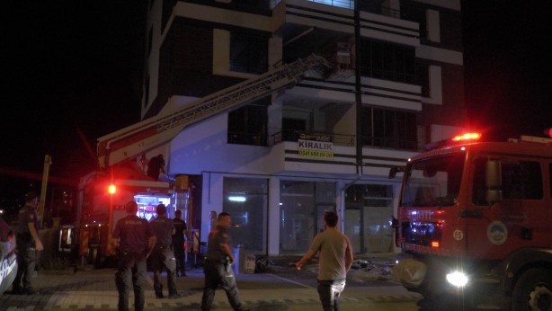  Sinir krizi geçiren şahıs evini ateşe verdi