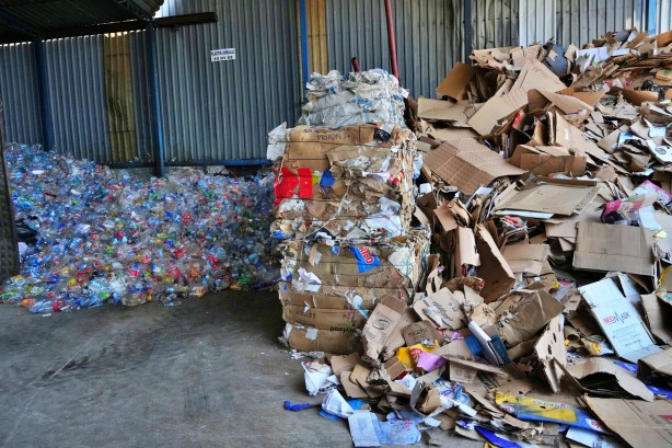 Foto - Sınır tanımayan israf geri dönüşüm işçilerini bile şaşırtıyor