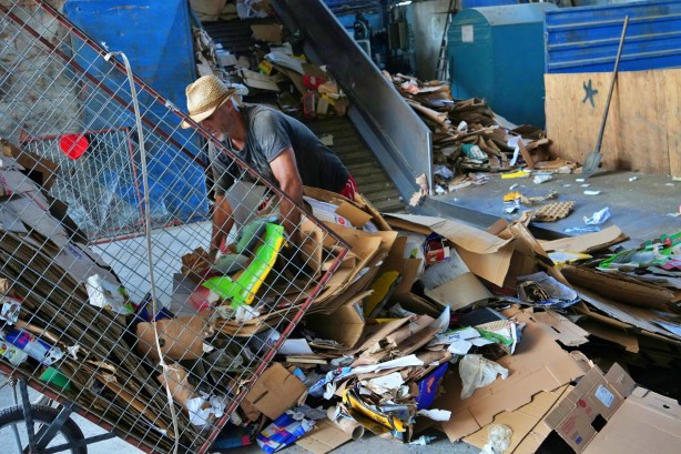 Foto - Sınır tanımayan israf geri dönüşüm işçilerini bile şaşırtıyor