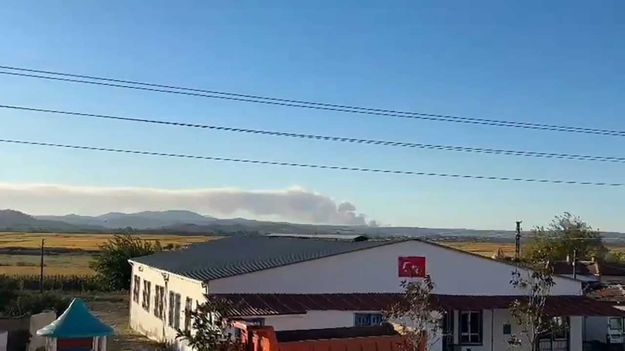 Foto - Sınırda korkutan manzara! Yunanistan'daki yangının dumanları Edirne'den görüldü