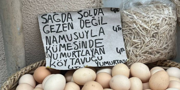 Foto - Sinop’tan ilginç yumurta çıkışı! Sattığı yumurtların üzerine öyle bir şey yazdı ki, gören gözlerini ovuşturup bir daha baktı
