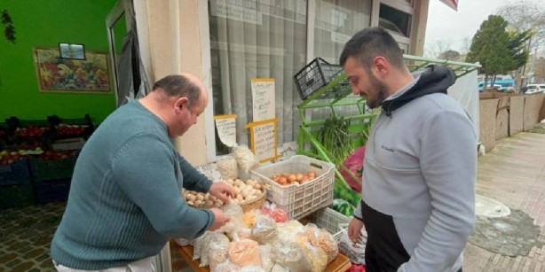 Foto - Sinop’tan ilginç yumurta çıkışı! Sattığı yumurtların üzerine öyle bir şey yazdı ki, gören gözlerini ovuşturup bir daha baktı