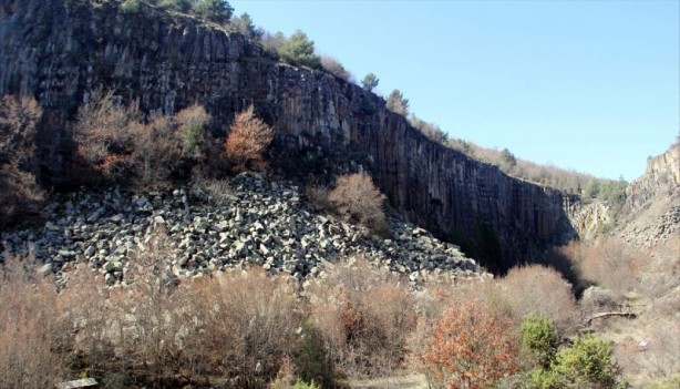 Foto - 5 milyon yıllık bazalt kayalıkları ziyaretçilerini bekliyor