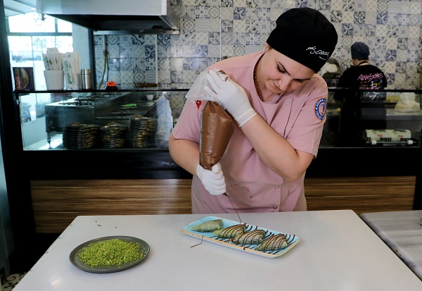 Foto - Siparişlere artık yetişemiyorlar! ‘Adana bombası’ İzmir bombasına karşı