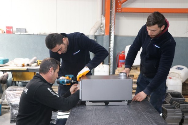 Foto - Siparişlerin durdurulduğu fabrikada depremzedeler için soba üretiliyor