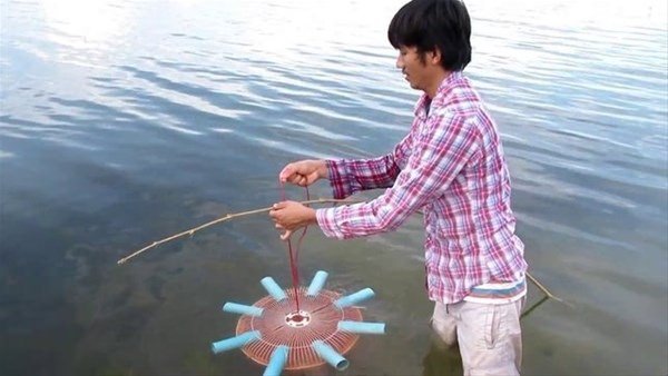 Foto - Sıra dışı bir balık avlama taktiği daha!