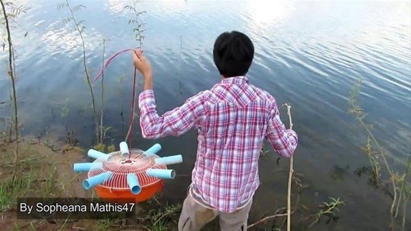 Foto - Sıra dışı bir balık avlama taktiği daha!