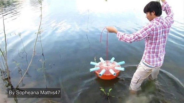 Foto - Sıra dışı bir balık avlama taktiği daha!