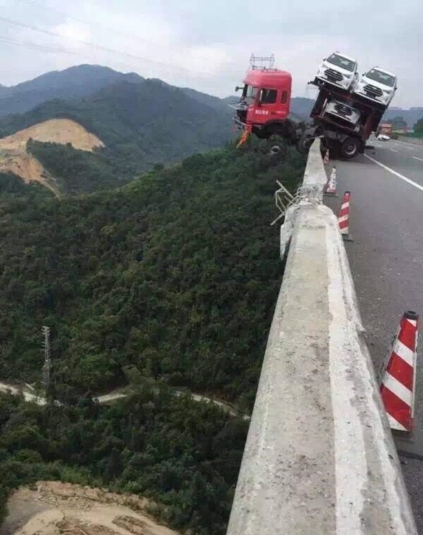 Foto - Sıra dışı trafik kazaları