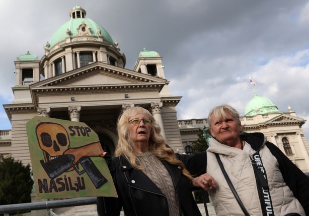 Sırbistan’da halk sokağa indi