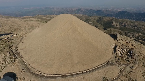 Foto - Şırıngalarla enjekte edildi! Nemrut Dağı’ndaki heykeller böyle korunacak