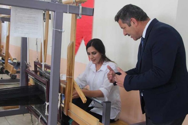 Foto - Şırnaklı öğrenciler üretiyor! 'Şal şapik' kumaşı dünyaya satılıyor