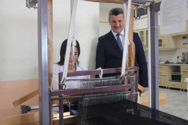 Foto - Şırnaklı öğrenciler üretiyor! 'Şal şapik' kumaşı dünyaya satılıyor