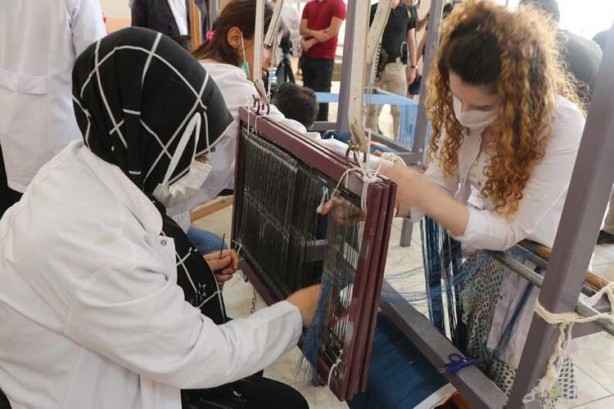 Foto - Şırnaklı öğrenciler üretiyor! 'Şal şapik' kumaşı dünyaya satılıyor