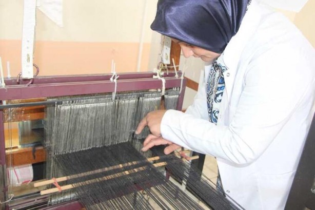 Foto - Şırnaklı öğrenciler üretiyor! 'Şal şapik' kumaşı dünyaya satılıyor
