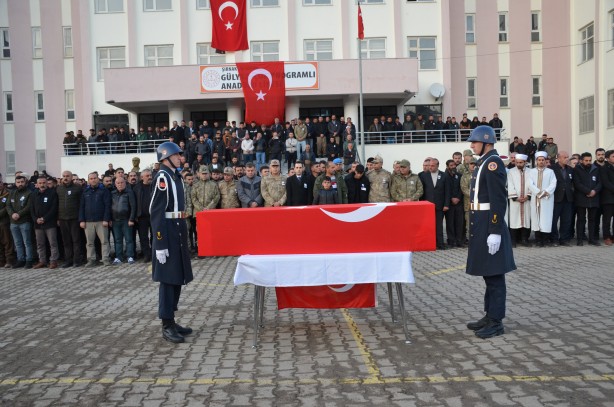Şırnaklı şehit korucuya son görev!