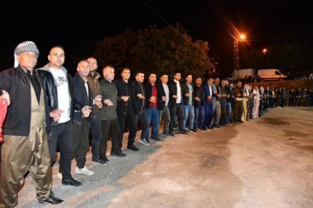 Foto - Şırnak'ta 5 bin kişilik aşiret düğünü! Takılan takı dudak uçuklattı